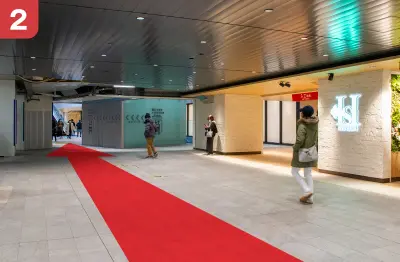 阪神百貨店さんを右手側に阪神電車大阪梅田駅エレベーター方面を目指します。