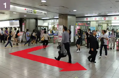 京王新線、都営新宿線の京王新線口改札を出て左に向かいます。